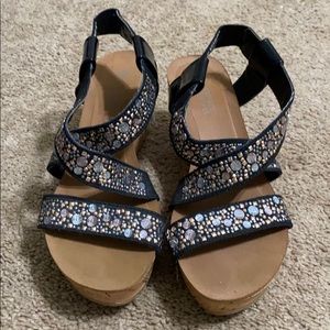 Wedge heel with beaded details